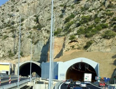 Ένας νεκρός και ένας τραυματίας σε τροχαίο στο τούνελ της Κακιάς Σκάλας